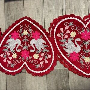 Tahari home NEW swan heart-shaped cloth table runner red 14”x72”